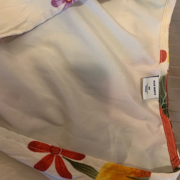 BRAND NEW FLORAL DRESS in size Medium - Picture 5 of 6